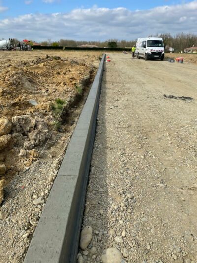 Bordure T2 beton en lotissement