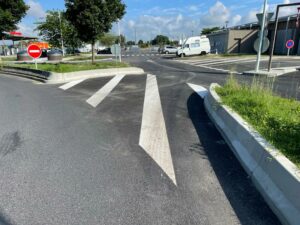 bordure béton coulé parking VL et PL